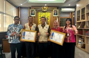 BSKDN Kemendagri Terima Penghargaan Atas Capaian 100 Persen Penyelesaian TLHP BPK RI