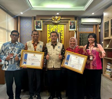 BSKDN Kemendagri Terima Penghargaan Atas Capaian 100 Persen Penyelesaian TLHP BPK RI