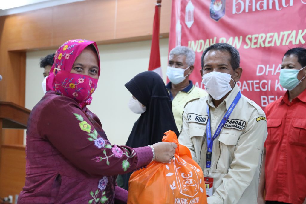 Gelar Bakti Sosial, Kepala BSKDN Kemendagri: Mari Berbagi Dan ...